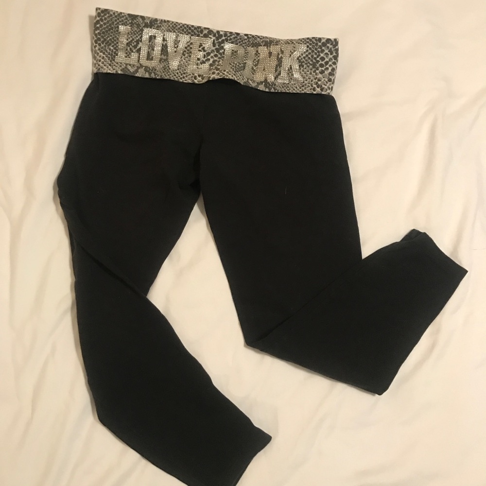 VS Pink Yoga Capris